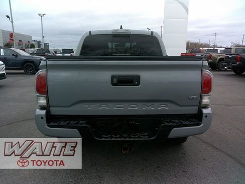 Used 2021 Toyota Tacoma TRD Sport w/ TRD Premium Sport Package AWD/4WD image 3