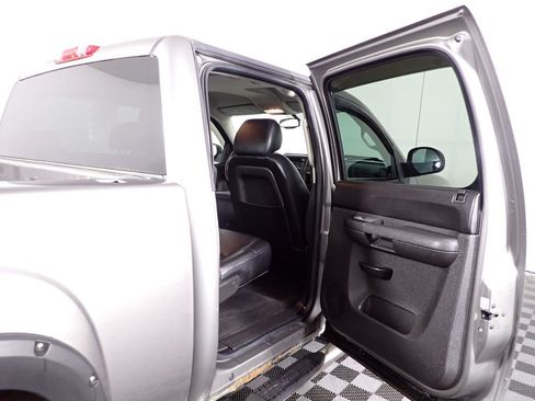 Used 2009 GMC Sierra 1500 SLE w/ Power Pack Plus AWD/4WD image 28