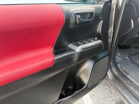 Used 2021 Toyota Tacoma SR5 AWD/4WD image 13