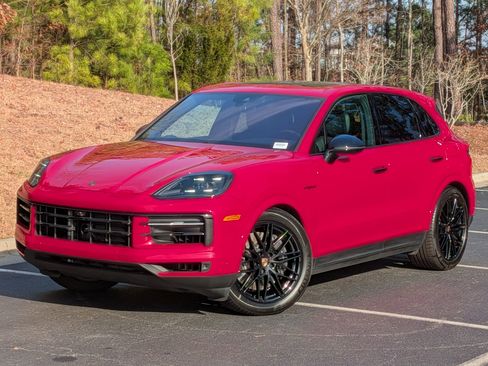 Certified 2025 Porsche Cayenne GTS AWD/4WD image 1