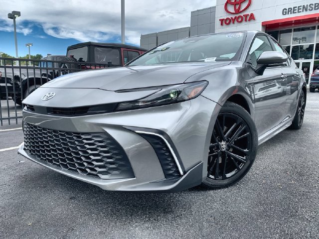 Used 2026 Toyota Camry SE FWD image 4