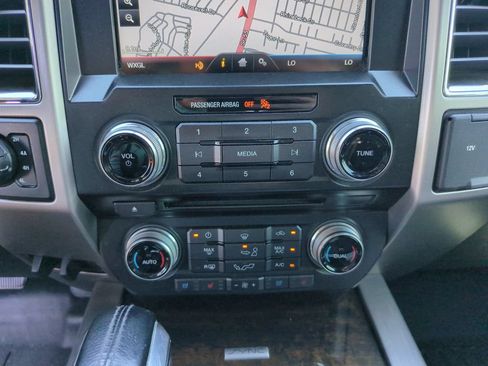 Used 2015 Ford F150 Platinum w/ Equipment Group 701A Luxury AWD/4WD image 26