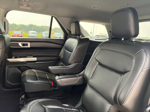 Used 2021 Ford Explorer XLT w/ Equipment Group 202A AWD/4WD image 27