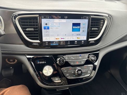 New 2026 Chrysler Pacifica Select image 16