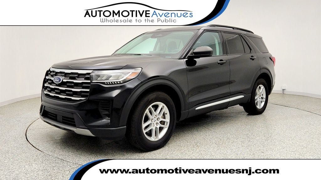 Used 2025 Ford Explorer Active AWD/4WD image 1