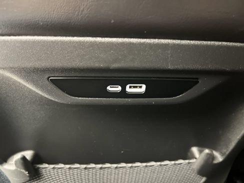 Used 2025 Chrysler Pacifica Select FWD image 12