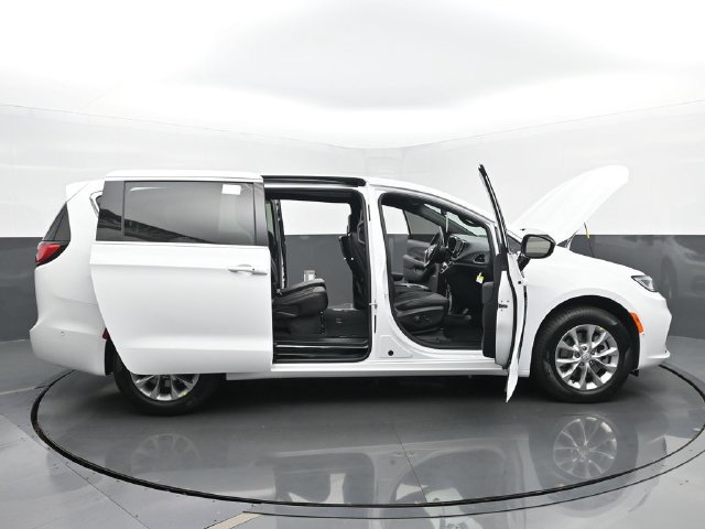 New 2025 Chrysler Pacifica Select w/ Uconnect Theater Family Group AWD/4WD image 57