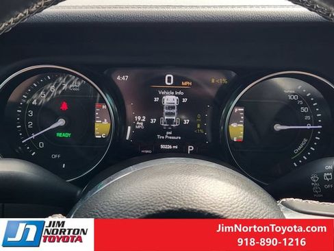 Used 2022 Jeep Wrangler Unlimited Sahara AWD/4WD image 16