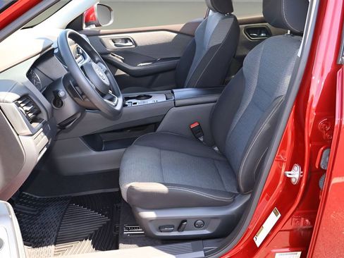 Used 2021 Nissan Rogue SV FWD image 11