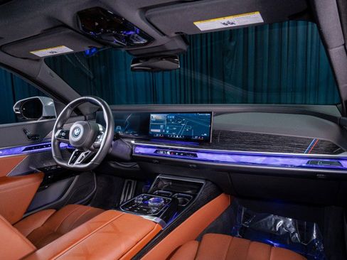 Used 2024 BMW i7 xDrive60 image 12