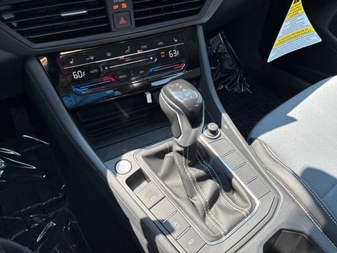 New 2026 Volkswagen Jetta SE FWD image 11
