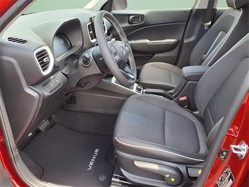 New 2025 Hyundai Venue Limited image 8