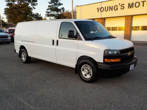 Used 2020 Chevrolet Express 3500 Extended w/ Driver Convenience Package image 7