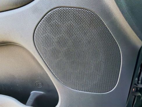 Used 2017 Jeep Grand Cherokee Altitude image 23