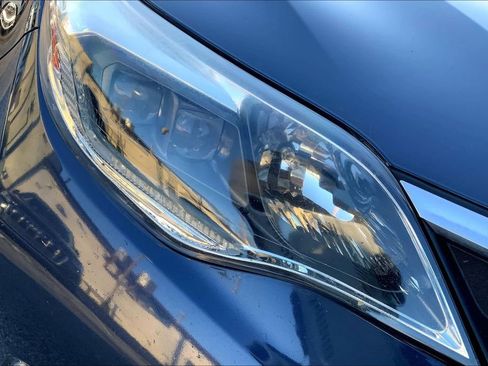 Used 2016 Toyota Avalon Limited image 27