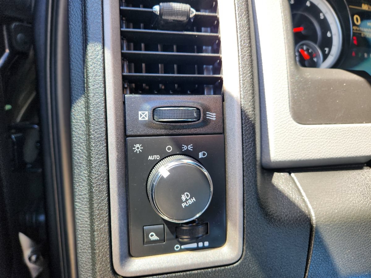 Used 2014 RAM 1500 Express RWD image 23
