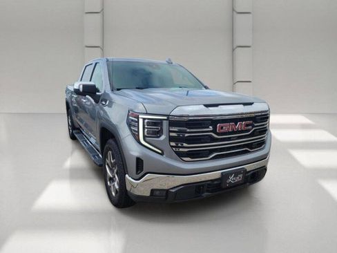 Used 2023 GMC Sierra 1500 SLT w/ SLT Premium Plus Package AWD/4WD image 3