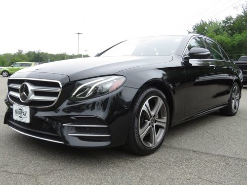 Used 2019 Mercedes-Benz E 300 4MATIC image 1