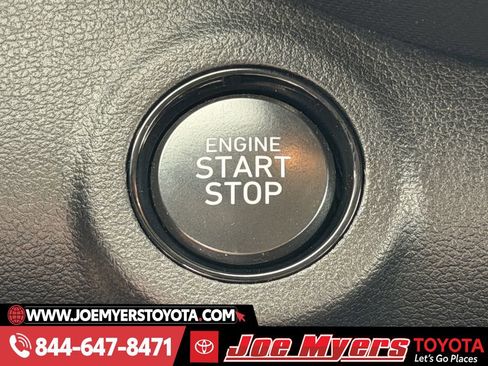 Used 2025 Hyundai Venue SEL image 22