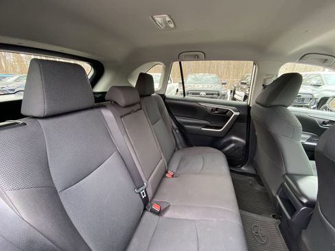 Used 2021 Toyota RAV4 LE image 26
