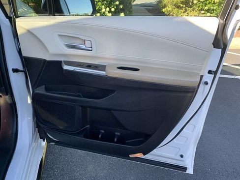 Used 2023 Toyota Sienna Limited FWD image 13