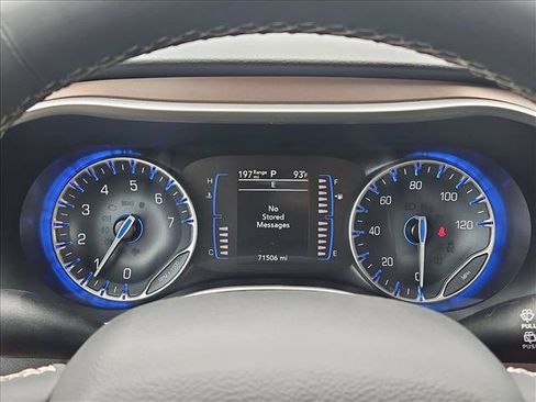Used 2023 Chrysler Voyager LX FWD image 10