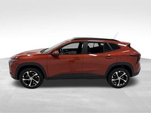Certified 2024 Chevrolet Trax LT FWD image 3
