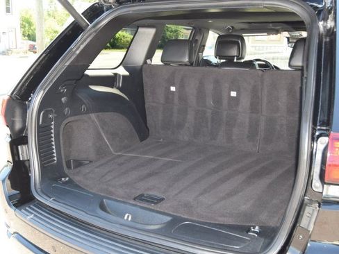Used 2020 Jeep Grand Cherokee Laredo AWD/4WD image 15