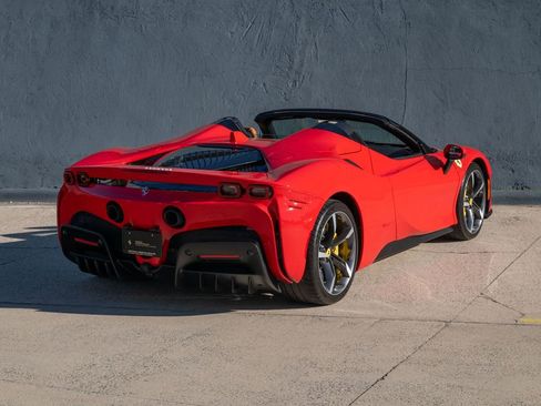 Used 2024 Ferrari SF90 Spider image 8