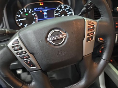 Used 2023 Nissan Titan SV w/ SV Convenience Package image 12