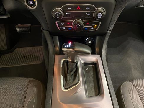 Used 2019 Dodge Charger SXT image 13