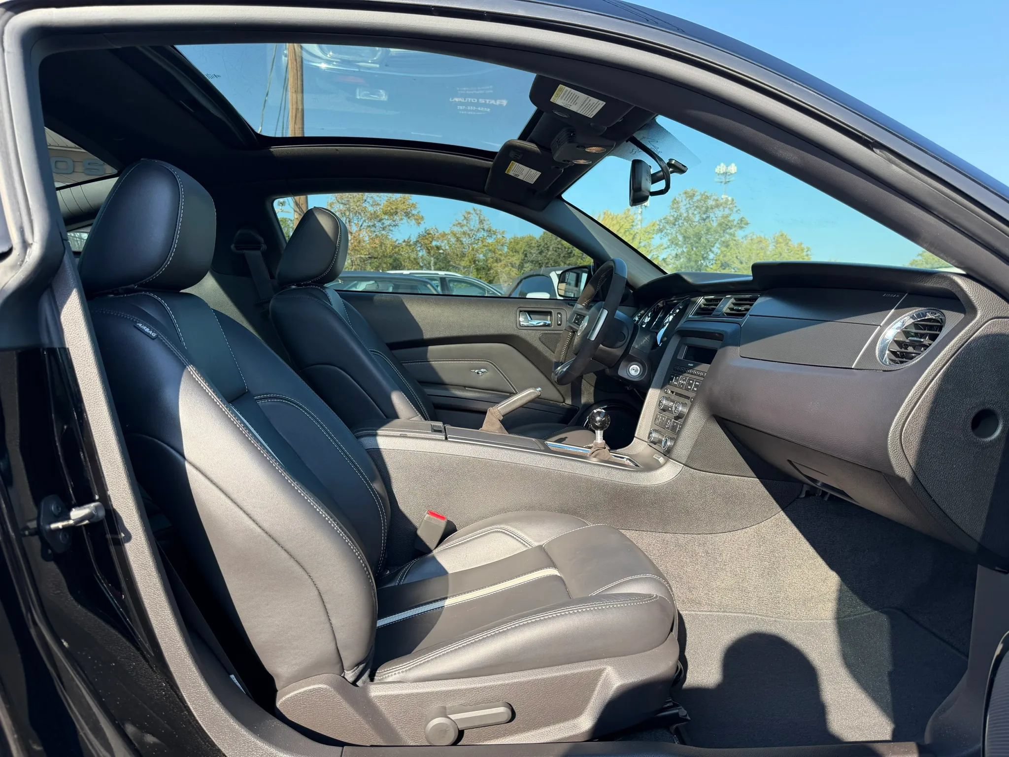 Used 2012 Ford Mustang GT Premium w/ HID Headlamps & Security Pkg RWD image 17