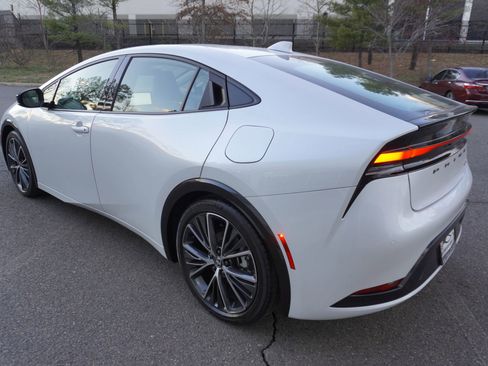 Used 2025 Toyota Prius XLE image 5