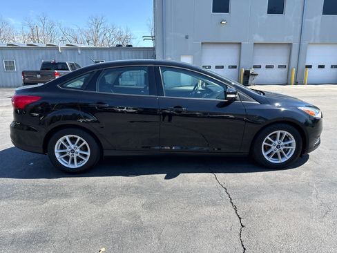 Used 2017 Ford Focus SE image 2