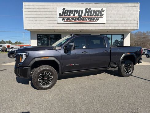 Used 2025 GMC Sierra 2500 AT4X image 1