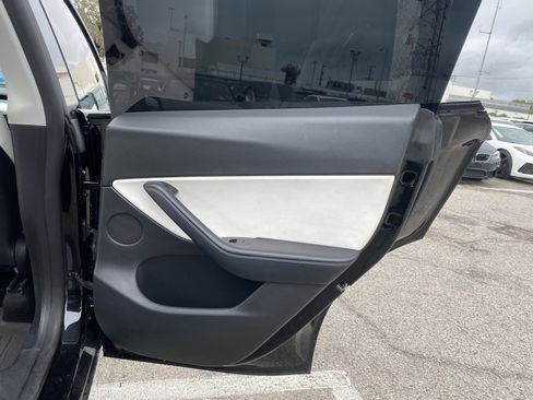 Used 2021 Tesla Model Y Long Range image 20