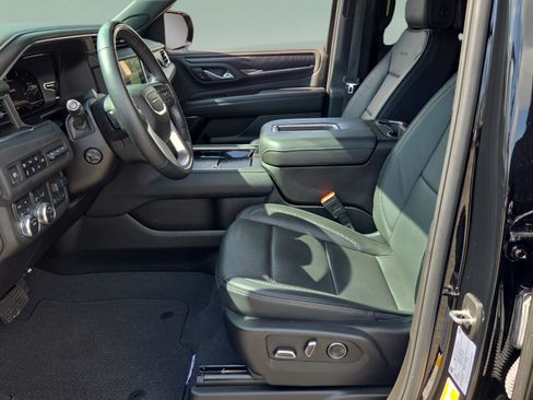 Certified 2024 GMC Yukon XL Denali w/ Advanced Technology Package AWD/4WD image 9