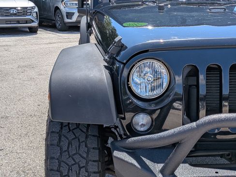 Used 2017 Jeep Wrangler Sport w/ Quick Order Package 24S AWD/4WD image 10