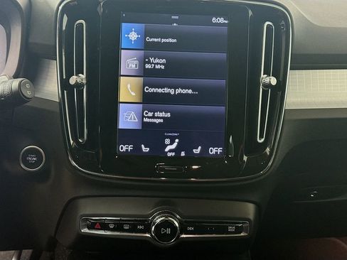 Used 2020 Volvo XC40 T5 Momentum image 15