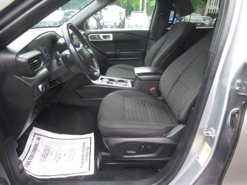 Used 2020 Ford Explorer XLT w/ Comfort Package AWD/4WD image 19