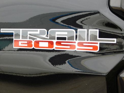 New 2025 Chevrolet Colorado Trail Boss w/ Midnight Edition AWD/4WD image 39