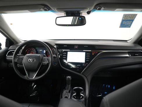 Used 2018 Toyota Camry XSE image 13