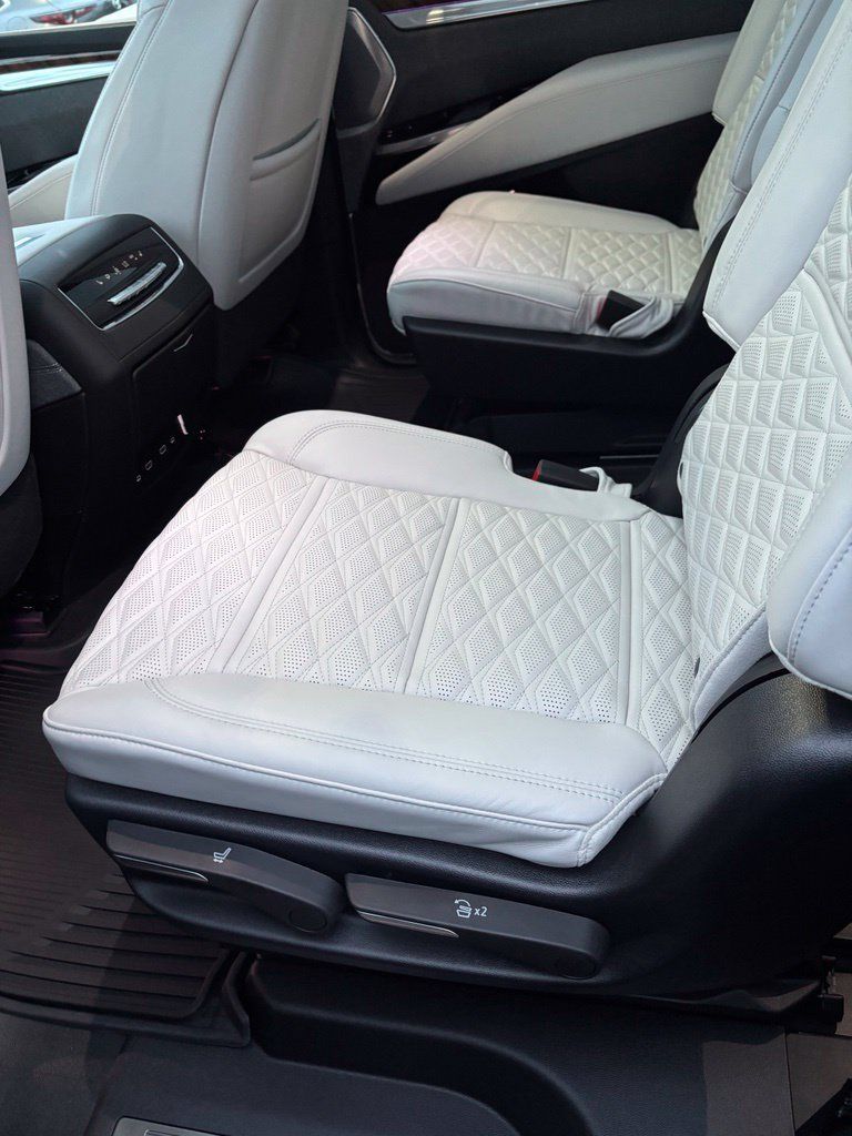 Used 2025 Cadillac Escalade Sport Platinum AWD/4WD image 6