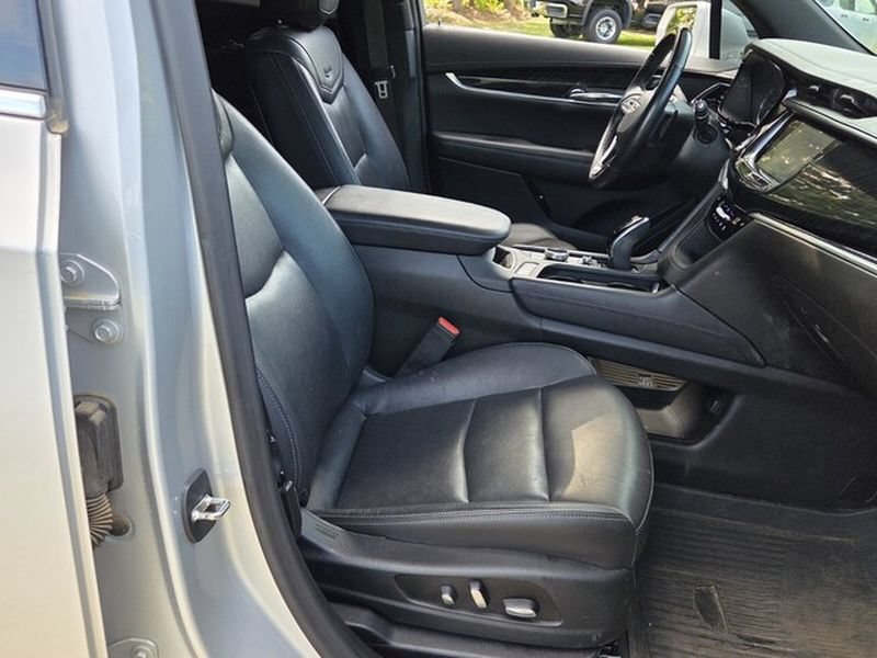 Used 2020 Cadillac XT6 Premium Luxury FWD image 17