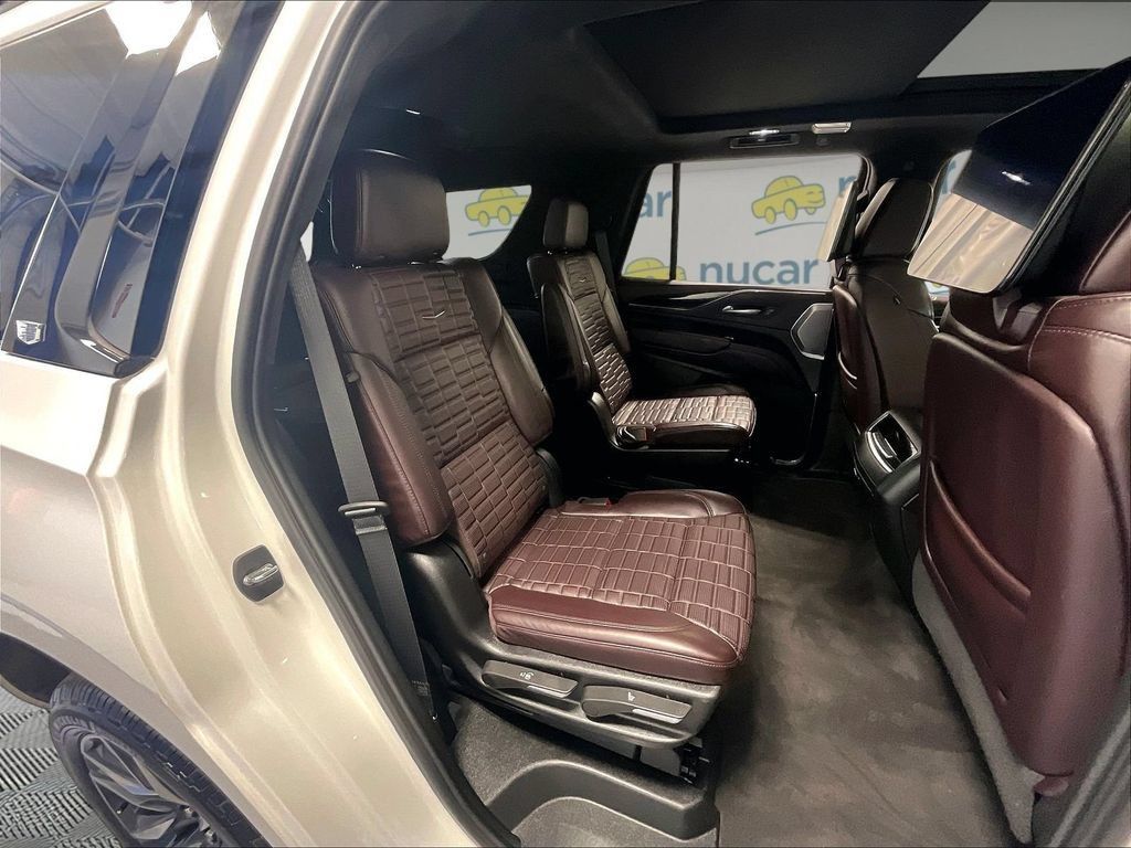 Used 2024 Cadillac Escalade Sport Platinum w/ Heavy-Duty Trailer Package AWD/4WD image 16
