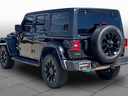 Used 2023 Jeep Wrangler Unlimited Sahara w/ Cold Weather Group AWD/4WD image 11