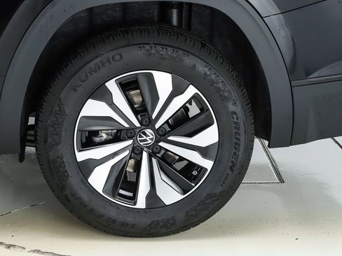 New 2026 Volkswagen Atlas SE image 44