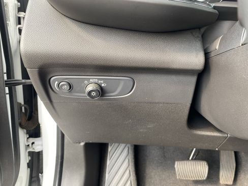 Used 2021 Buick Envision Essence w/ Sport Touring Package image 19