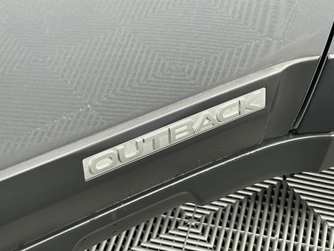 Used 2010 Subaru Outback 2.5i Premium image 16