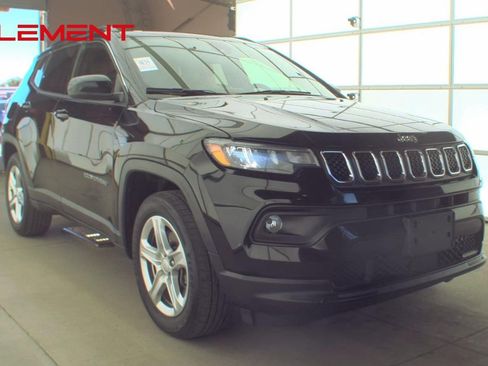 Used 2023 Jeep Compass Latitude w/ Sun and Sound Group AWD/4WD image 2